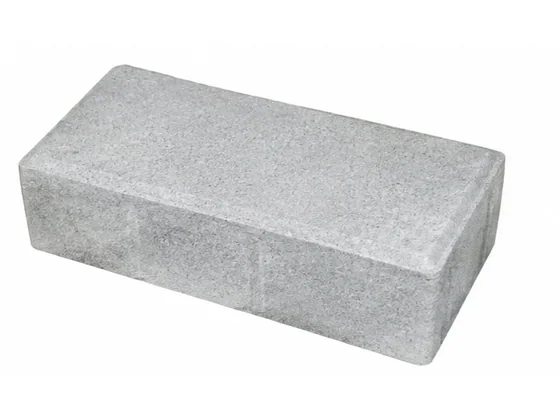 Paver retangular de concreto cinza visto em perspectiva